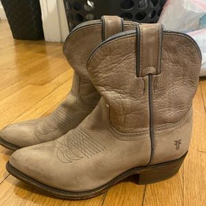 women’s frye boots